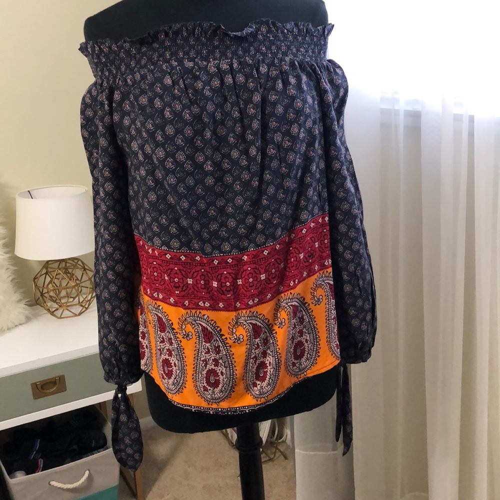 Off shoulder paisley shirt